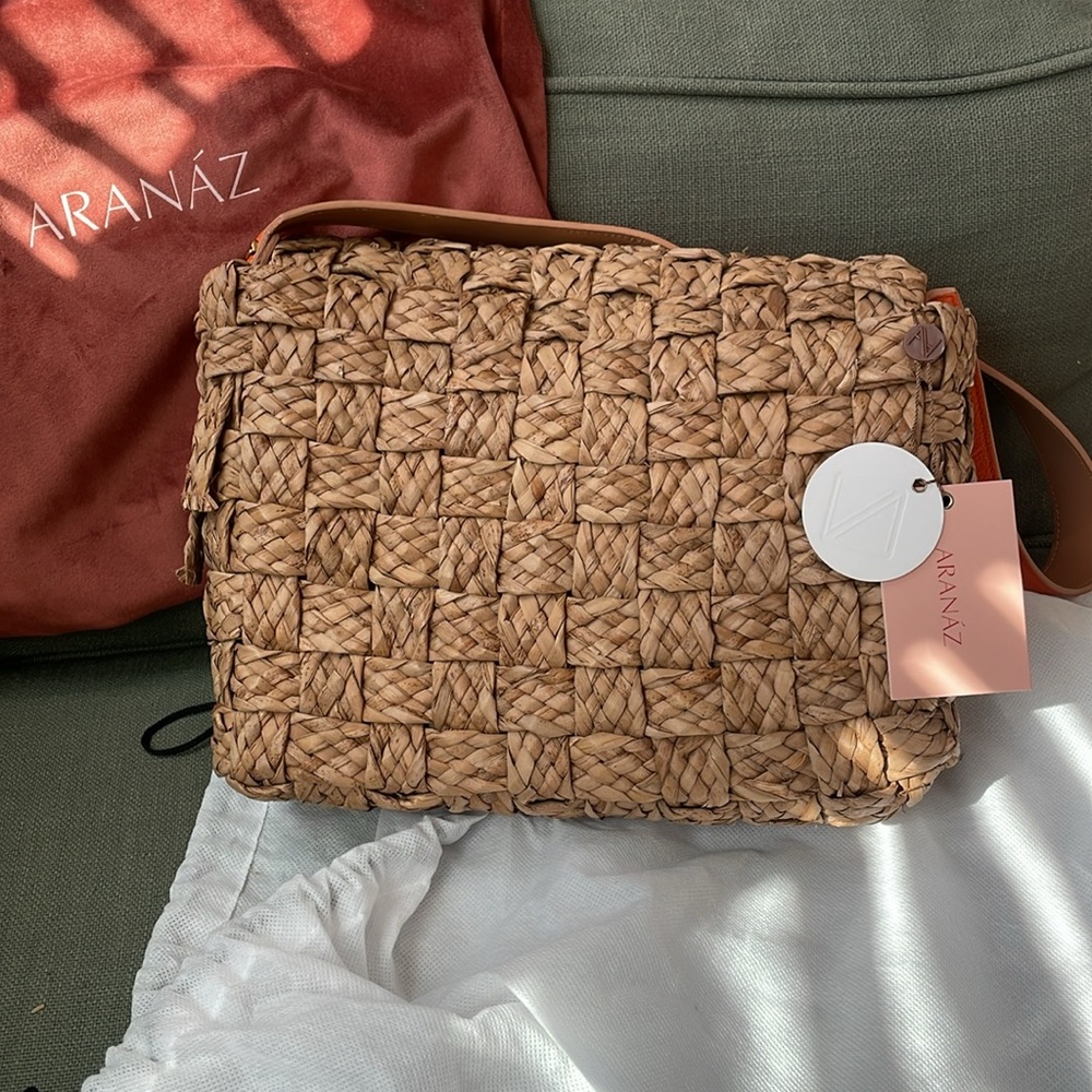 NWT | Chic Aranáz Straw Bag with Removable Orange Strap - Picture 2 of 6